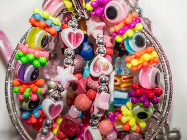 Jak wybierać dodatki dla najmłodszych? Przegląd modnej biżuterii